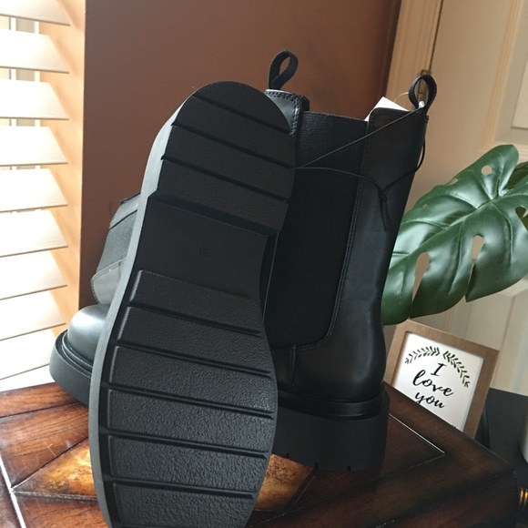 LAST PAIR 8.5 NWT H&M High Profile Chelsea Boots - Picture 4 of 10